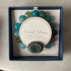 Blue/green crystal stone bracelet! 💎